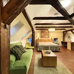Hotel Edward Kelly 3*