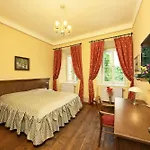 Edward Kelly فندق