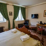 Edward Kelly فندق