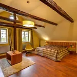 فندق Edward Kelly 3*