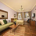 Edward Kelly فندق 3*