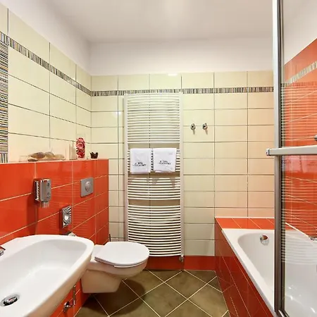 Hotel Edward Kelly 3*