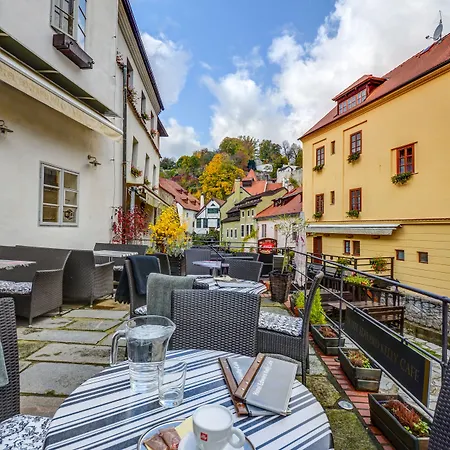 Edward Kelly Отель