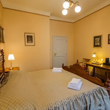 Edward Kelly 3* Чески-Крумлов