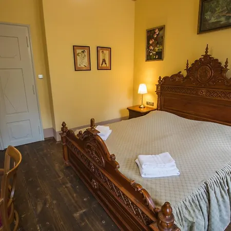 Edward Kelly Отель 3*