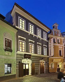 Отель Edward Kelly 3*