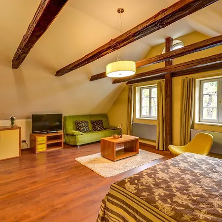 Edward Kelly Отель