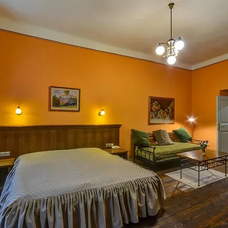 Hotel Edward Kelly 3*
