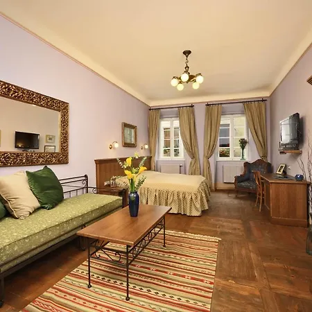 Hotel Edward Kelly Hotel 3*