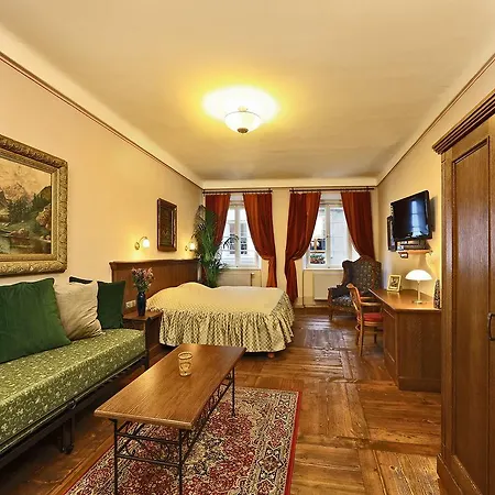 Edward Kelly 3* Чески-Крумлов