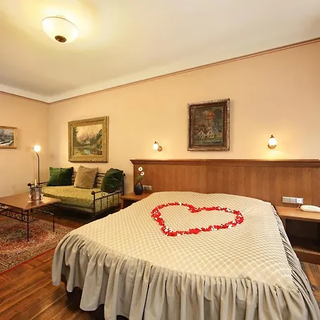 Hotel Edward Kelly 3*