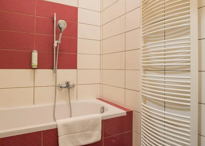 Edward Kelly Отель