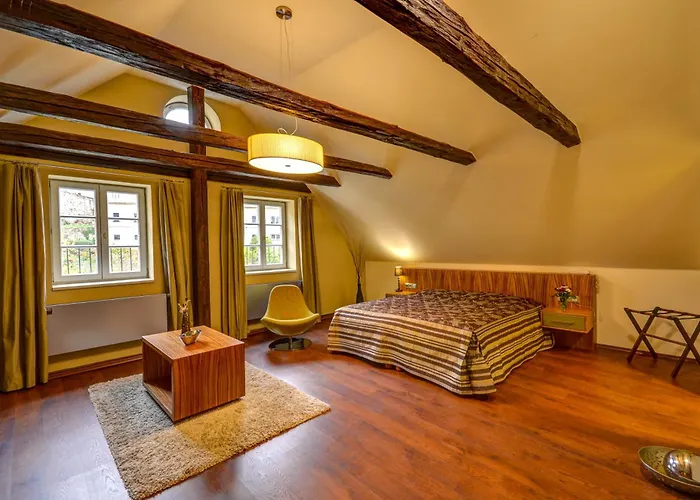 Отель Edward Kelly 3*