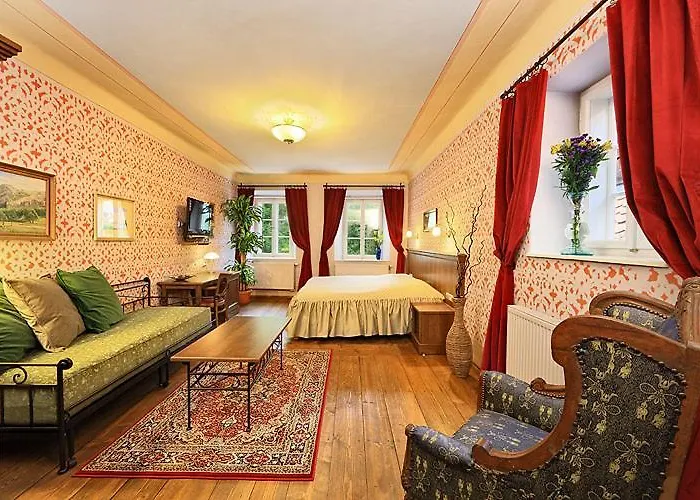 Отель Edward Kelly 3*